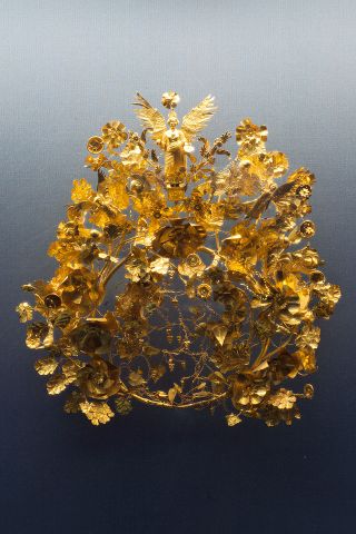 640px-Golden_crown_Armento_Staatliche_Antikensammlungen_01