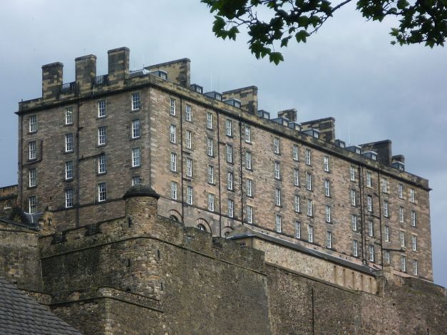 1280px-The_New_Barracks_(18thC),_Edinburgh_Castle