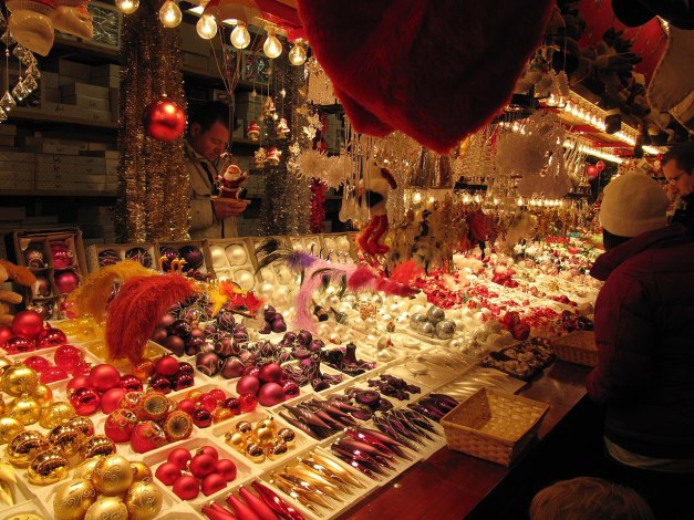 1280px-Christmas_market,_Strasbourg_(5226808667)